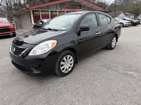 Used 2014 Nissan Versa SV FWD image 3