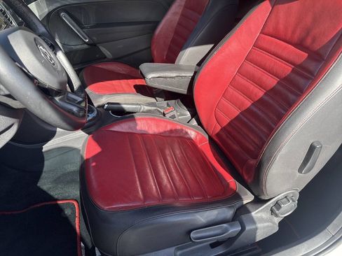 Used 2012 Volkswagen Beetle 2.0T w/ Lamp & Wheel Pkg FWD image 17