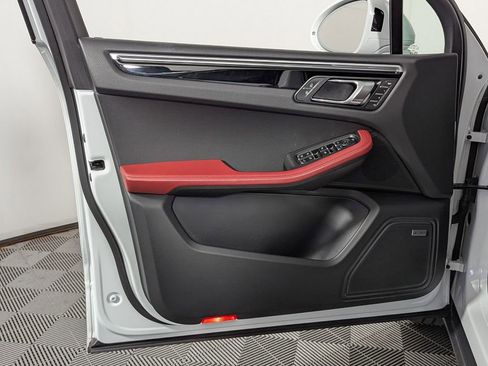 Used 2024 Porsche Macan image 14