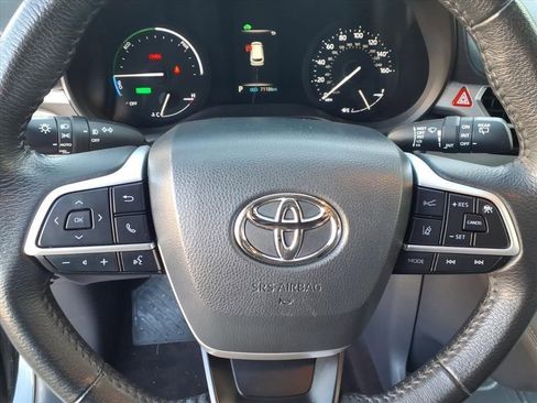 Used 2023 Toyota Sienna XLE image 25