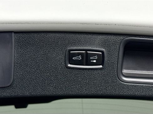 Used 2018 Porsche Macan S image 36