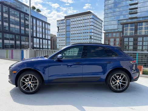 Certified 2023 Porsche Macan AWD/4WD image 2