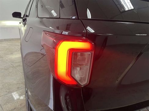 Used 2022 Ford Explorer ST image 12