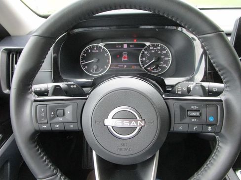 Used 2024 Nissan Pathfinder SL FWD image 28