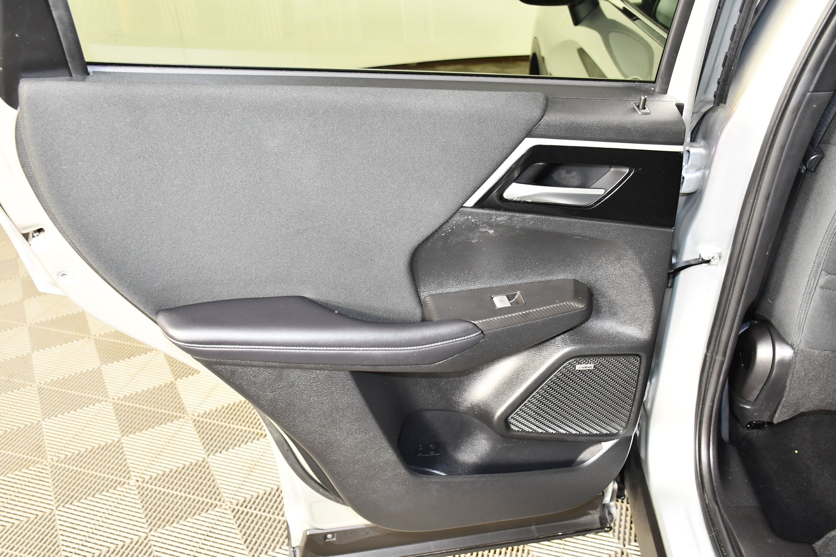 Used 2025 Mitsubishi Outlander ES FWD image 26