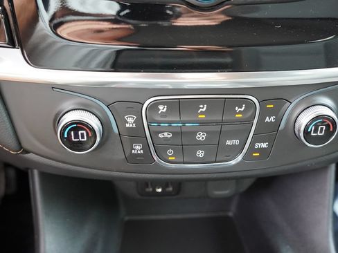 Used 2021 Chevrolet Traverse LS AWD/4WD image 26