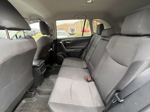 Used 2021 Toyota RAV4 XLE FWD image 10