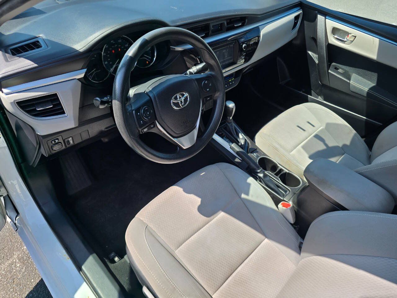 Used 2015 Toyota Corolla LE FWD image 13