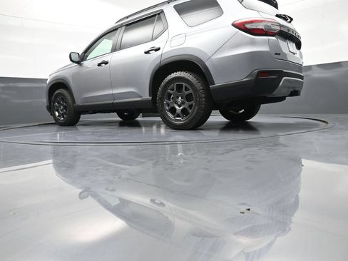 Used 2024 Honda Pilot TrailSport image 33