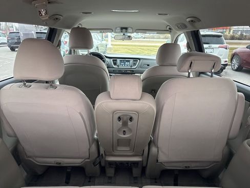 Used 2021 Kia Sedona LX FWD image 10