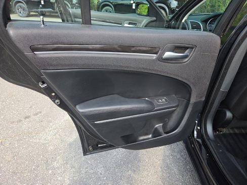 Used 2015 Chrysler 300 Limited RWD image 38