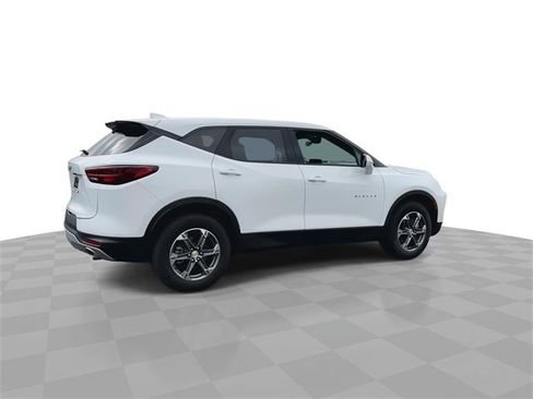 Used 2025 Chevrolet Blazer LT image 8