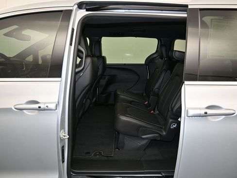 New 2026 Chrysler Pacifica Select image 22