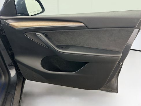 Used 2023 Tesla Model Y Long Range image 33