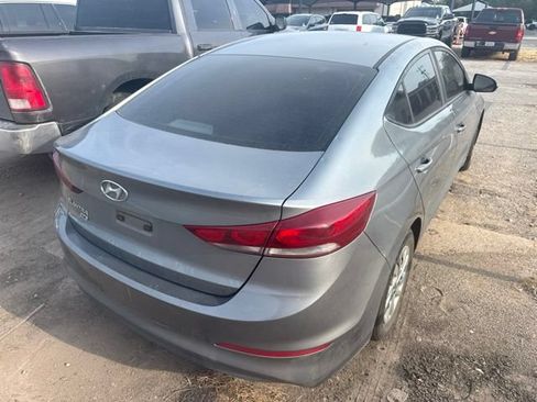 Used 2018 Hyundai Elantra SE FWD image 4