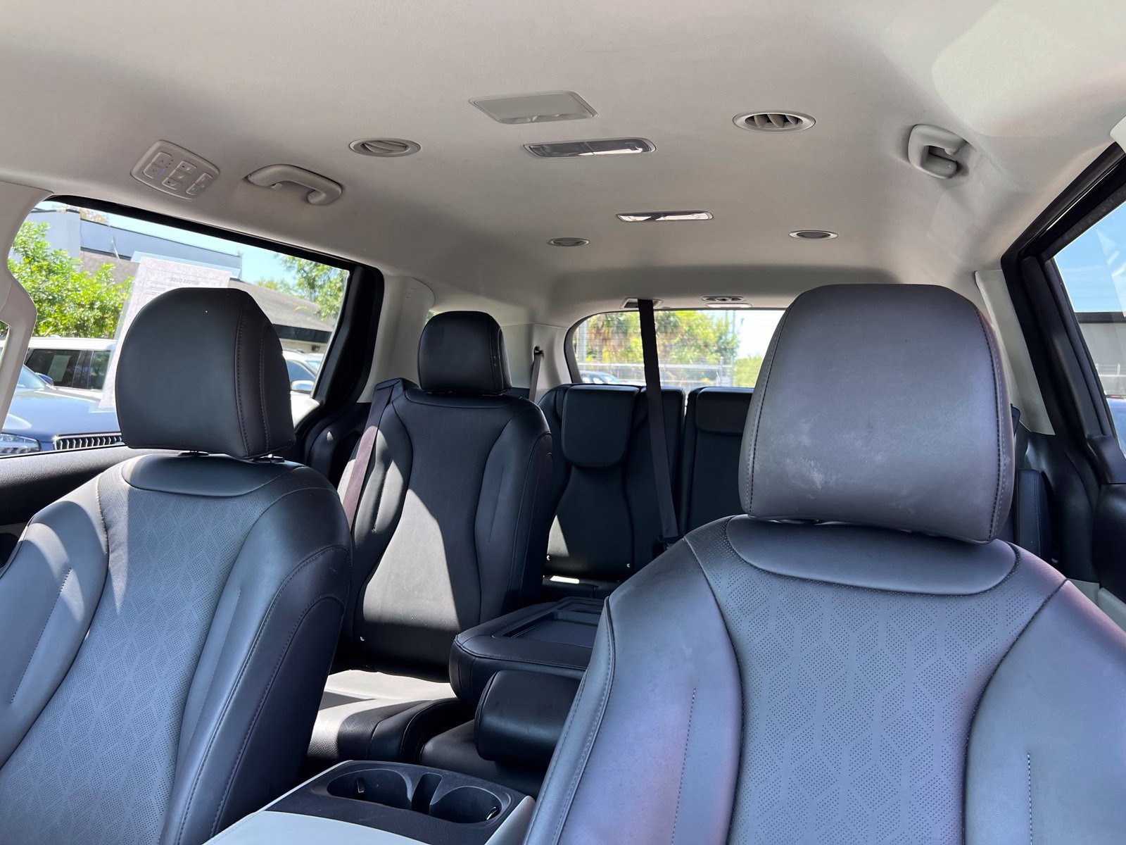 Used 2024 Kia Carnival LX FWD image 29
