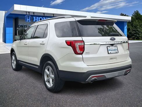 Used 2017 Ford Explorer XLT w/ Equipment Group 202A AWD/4WD image 22