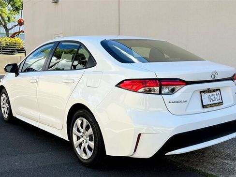 Used 2022 Toyota Corolla LE FWD image 3