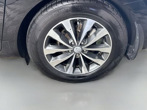 Used 2018 Kia Sedona SX image 35