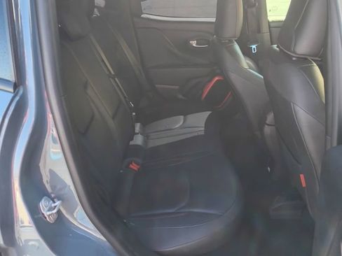 Used 2016 Jeep Renegade Trailhawk w/ Premium Trailhawk Package image 16