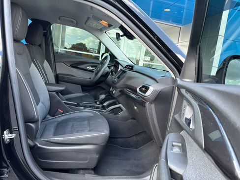 Used 2023 Chevrolet TrailBlazer LT FWD image 4