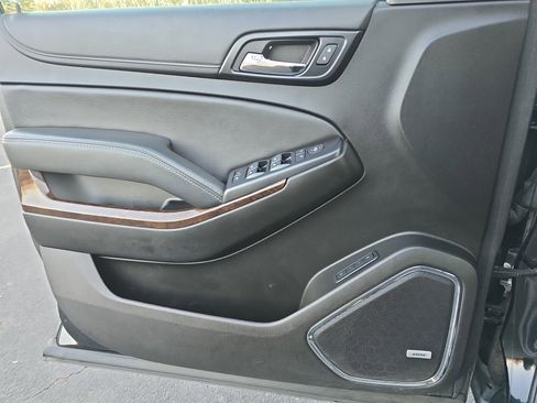 Used 2019 Chevrolet Suburban LT image 28