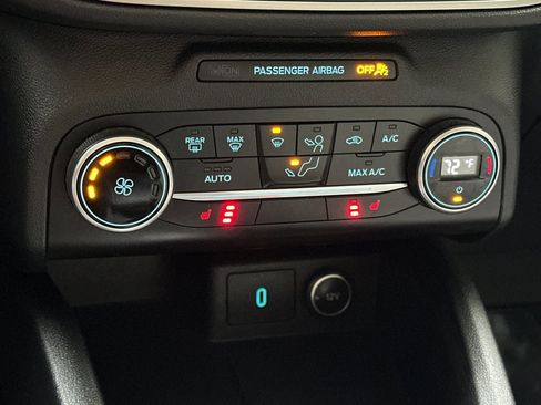 Used 2020 Ford Escape SE image 18