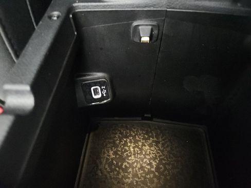 Used 2019 Jeep Wrangler Unlimited Sahara image 24