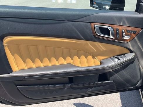 Used 2019 Mercedes-Benz SLC 300 image 14