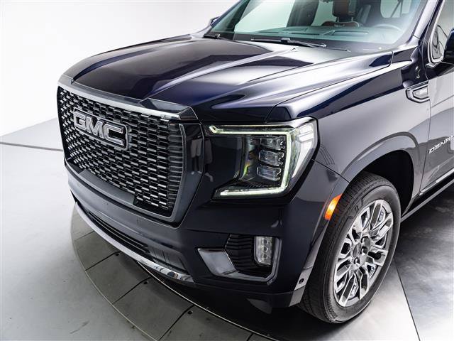 Used 2023 GMC Yukon XL Denali Ultimate AWD/4WD image 9