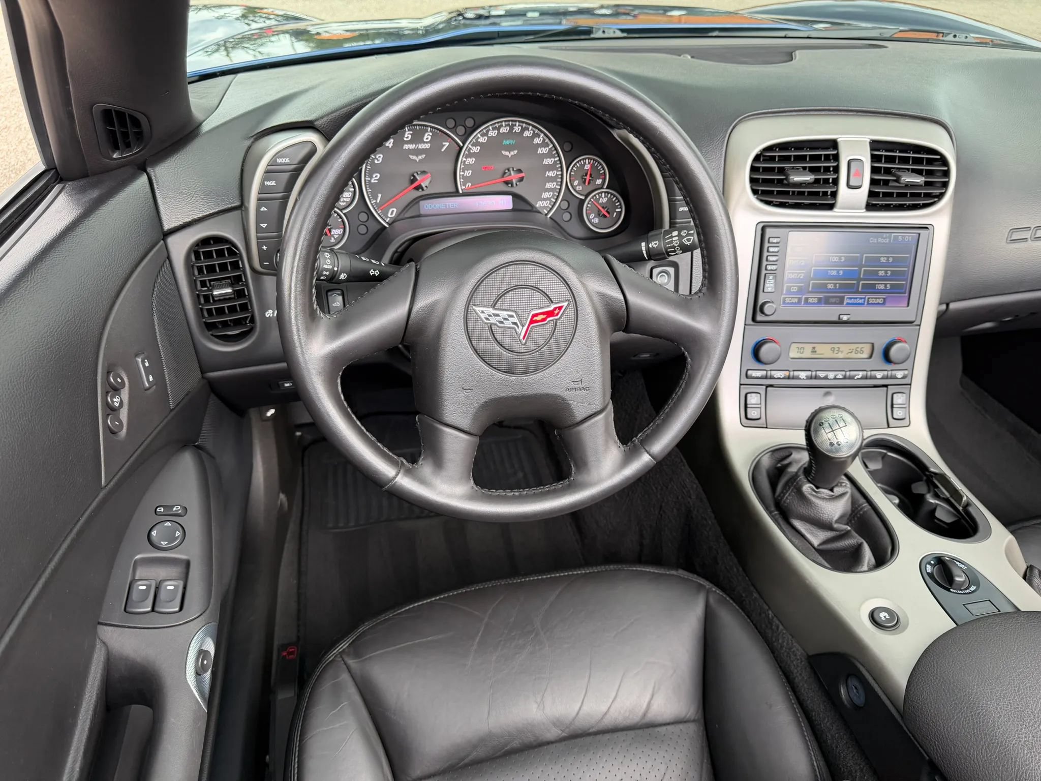 Used 2005 Chevrolet Corvette Coupe w/ Preferred Equipment Group RWD image 25