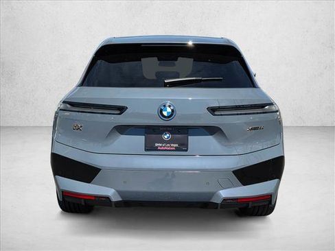 Used 2023 BMW iX xDrive50 w/ Sport Package AWD/4WD image 7
