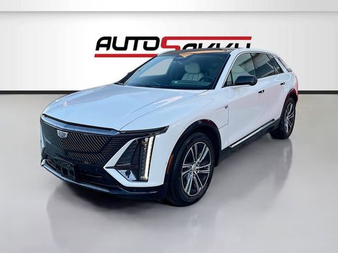 Used 2025 Cadillac Lyriq Luxury AWD/4WD image 3