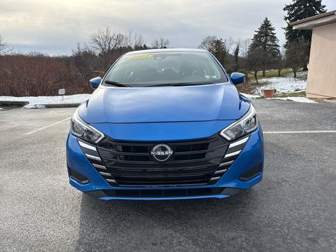 Used 2023 Nissan Versa SV image 2