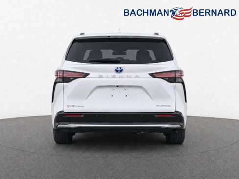 Used 2025 Toyota Sienna Platinum AWD/4WD image 6
