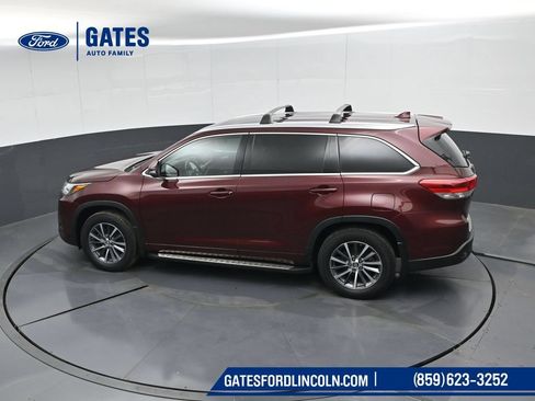 Used 2017 Toyota Highlander XLE AWD/4WD image 56