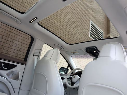 Used 2023 Mercedes-Benz EQS 580 4MATIC SUV image 28