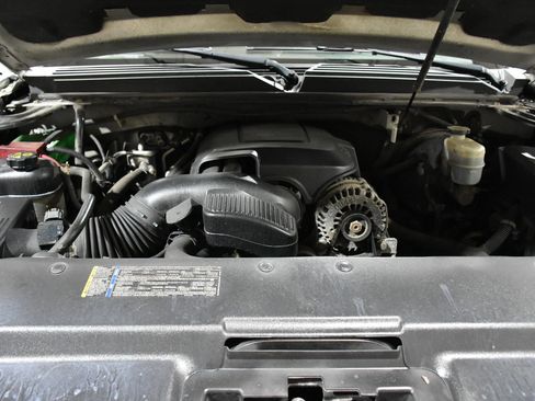 Used 2011 Cadillac Escalade ESV Premium image 20