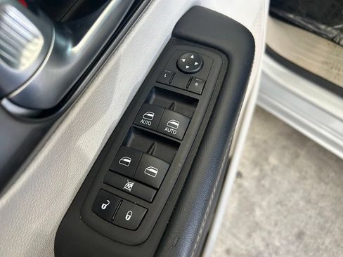 Used 2024 Chrysler Pacifica Touring-L FWD image 36