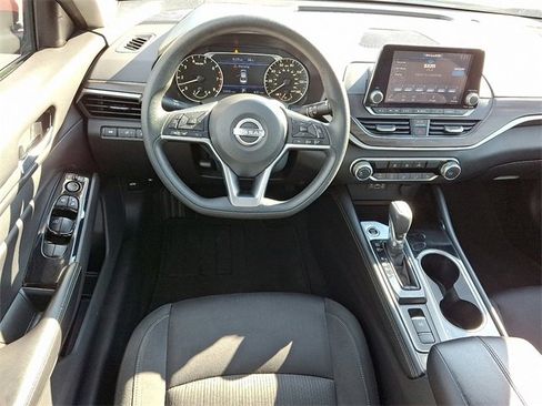 Used 2023 Nissan Altima 2.5 SV image 11