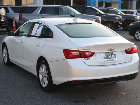Used 2017 Chevrolet Malibu LT FWD image 5