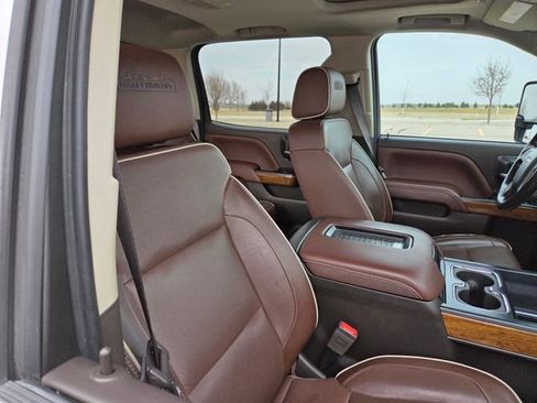 Used 2019 Chevrolet Silverado 2500 High Country w/ Duramax Plus Package image 37