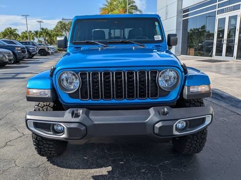 Certified 2025 Jeep Gladiator Sport AWD/4WD image 7