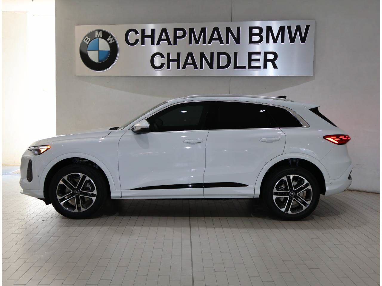 Used 2025 Audi Q5 Premium Plus AWD/4WD image 3