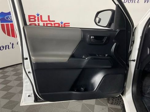 Used 2018 Toyota Tacoma SR image 12