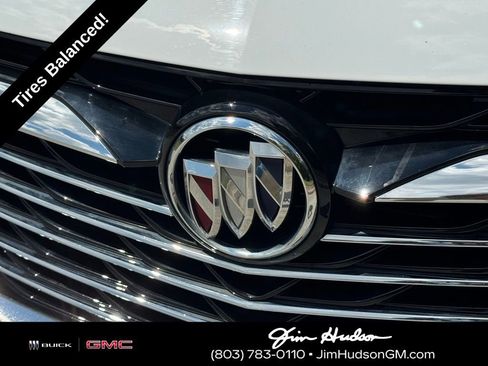 Used 2023 Buick Enclave Essence image 7