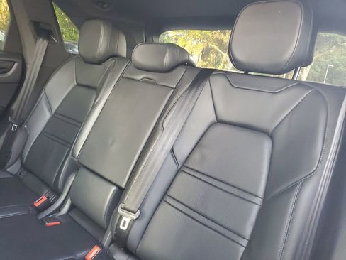 Used 2019 Porsche Cayenne S image 11