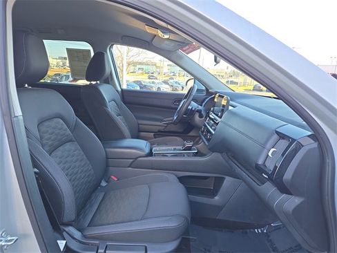 Certified 2025 Nissan Pathfinder SV image 15