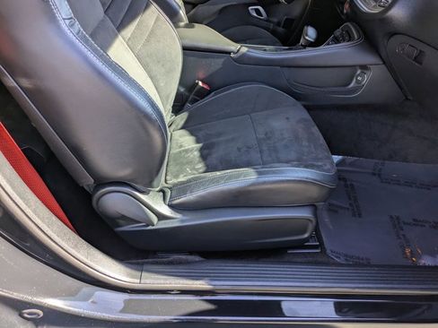 Used 2015 Dodge Challenger SRT RWD image 21