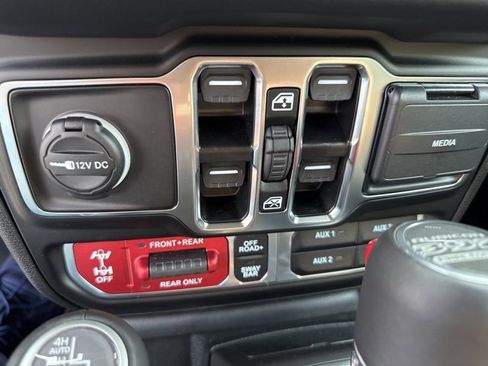 Used 2025 Jeep Wrangler Unlimited Rubicon 392 image 27